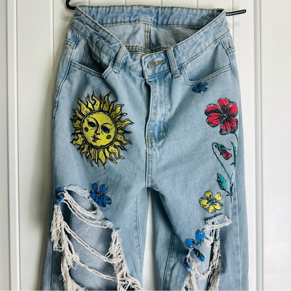 Boutique Hippie Floral Embroidered Distressed barrel Jeans size 4 - Picture 2 of 7